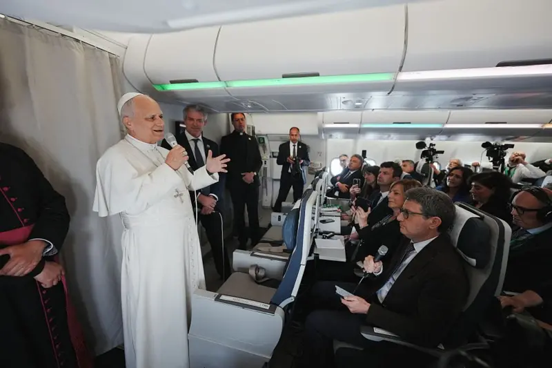 Pope calls for US and Iran to return to peace negotiations
