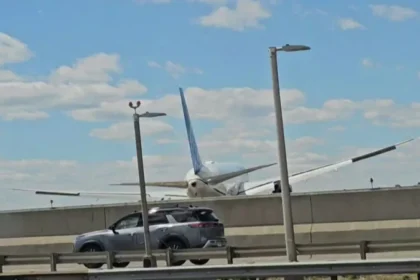One injured after plane hits truck while landing in Newark