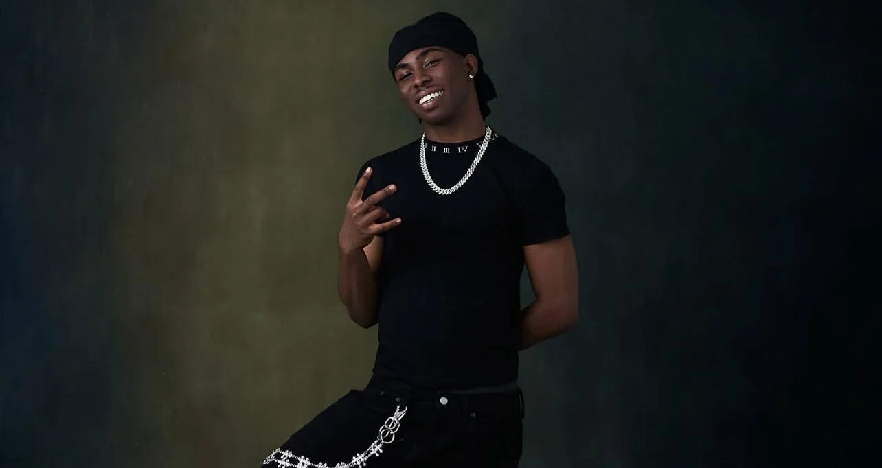 Fine Ting (Fine $hit) Lyrics by Fola