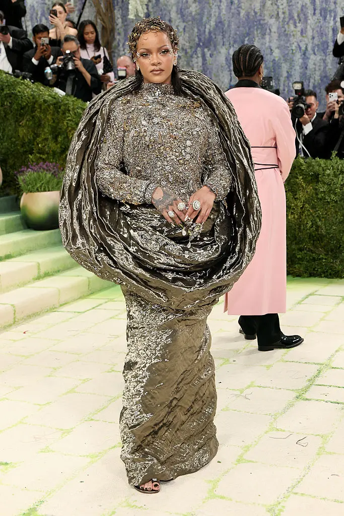 Gala fashion night: The night's not over, Rihanna is here